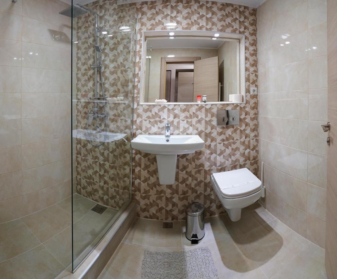 Hotel Tiara Ploieşti Buitenkant foto