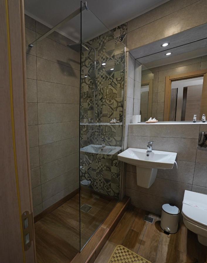 Hotel Tiara Ploieşti Buitenkant foto