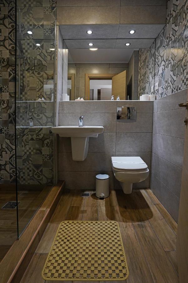 Hotel Tiara Ploieşti Buitenkant foto