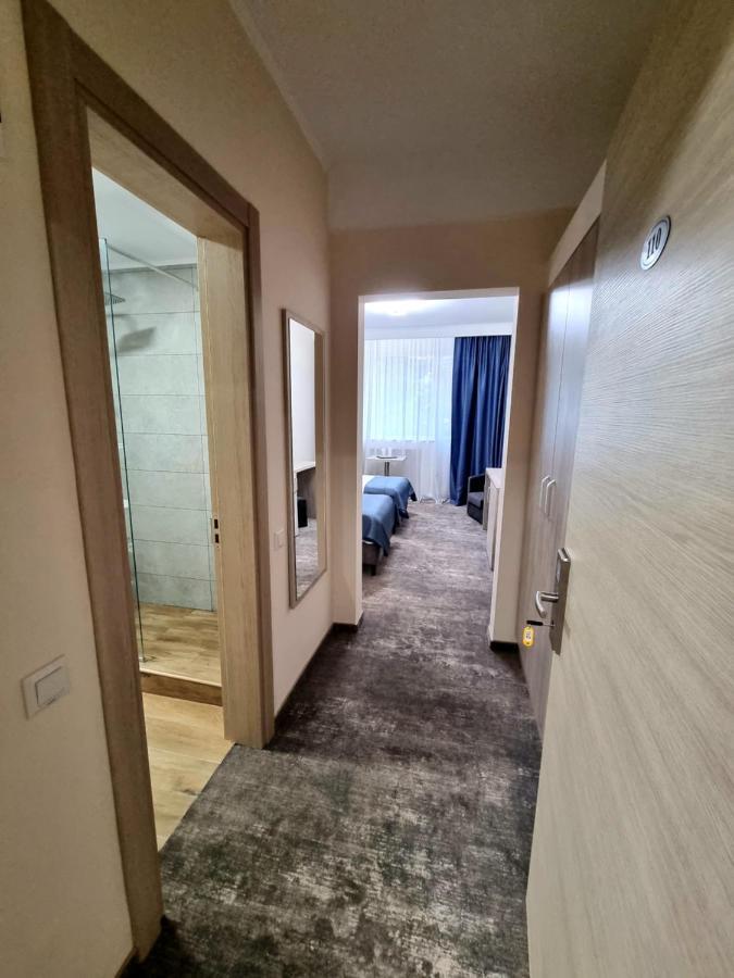 Hotel Tiara Ploieşti Buitenkant foto