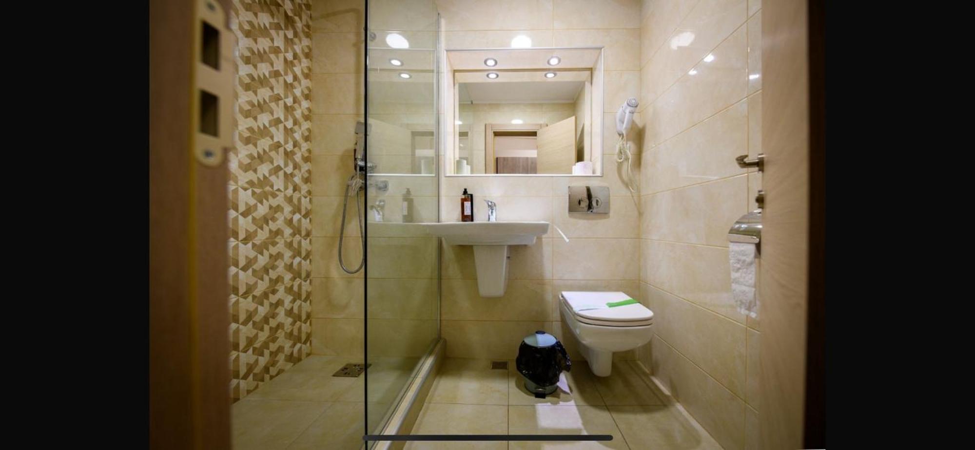 Hotel Tiara Ploieşti Buitenkant foto