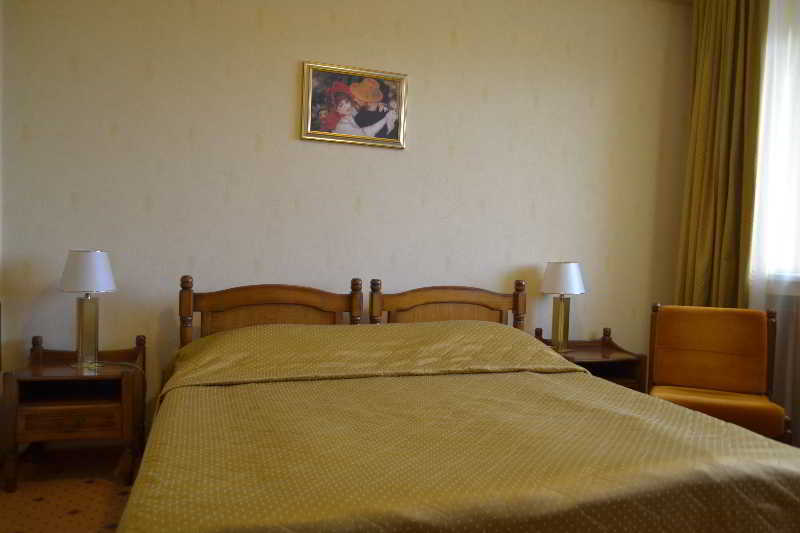 Hotel Tiara Ploieşti Buitenkant foto