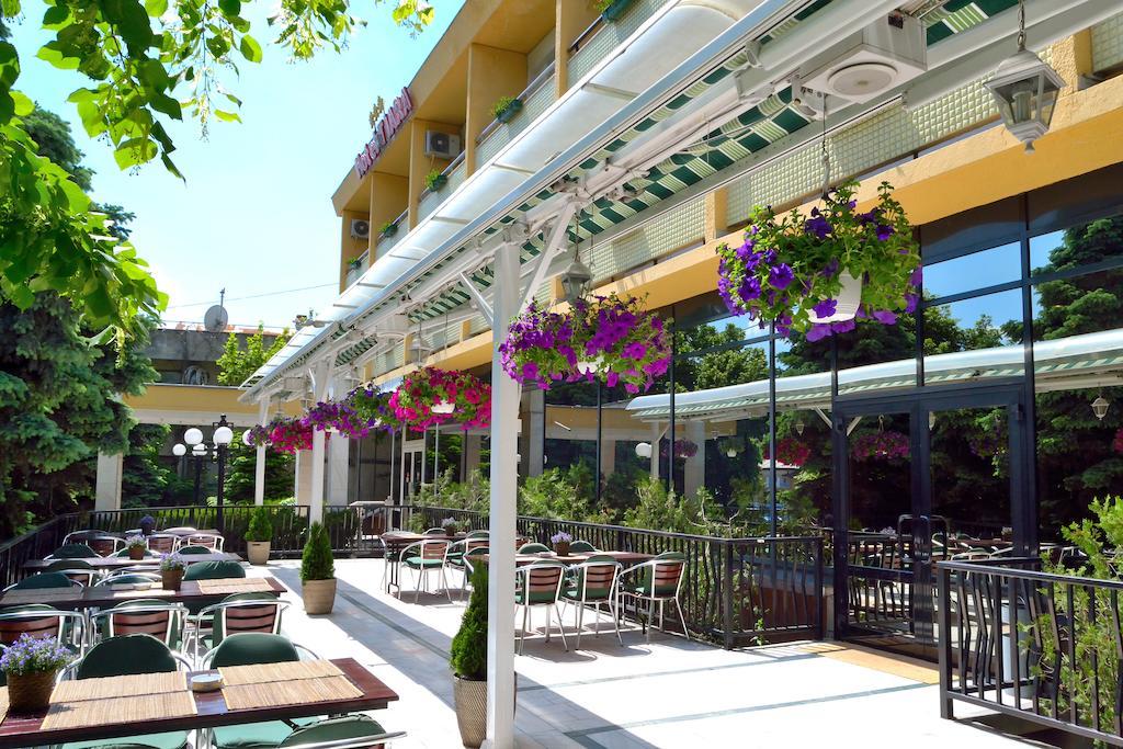 Hotel Tiara Ploieşti Buitenkant foto